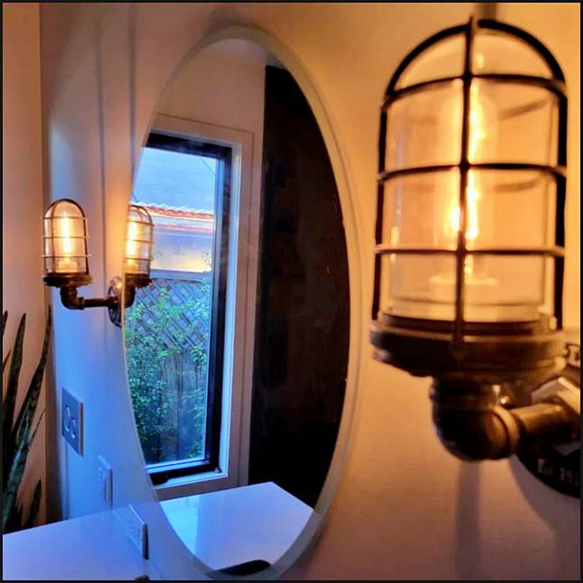 batrhroom mirror side lighting