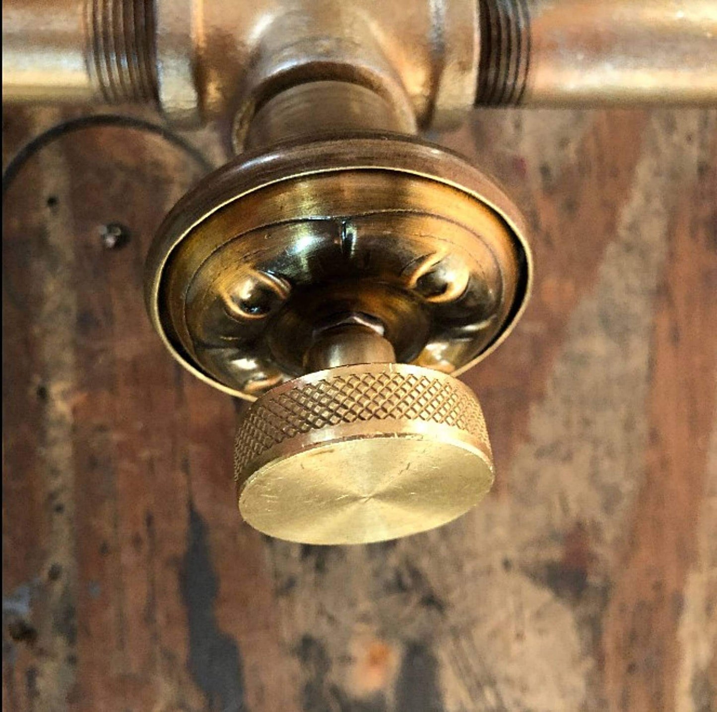 1¼" Round Knurled Brass Knob