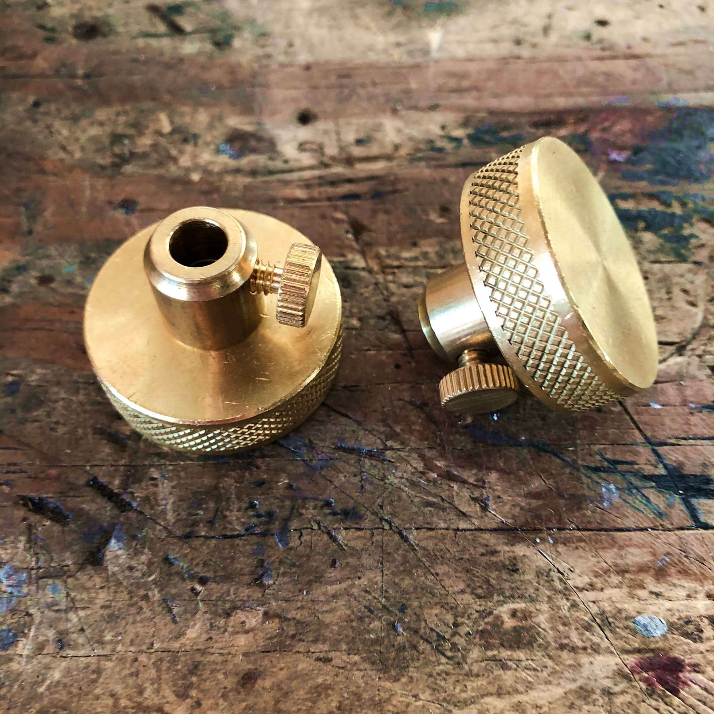 brass-knurled-knob